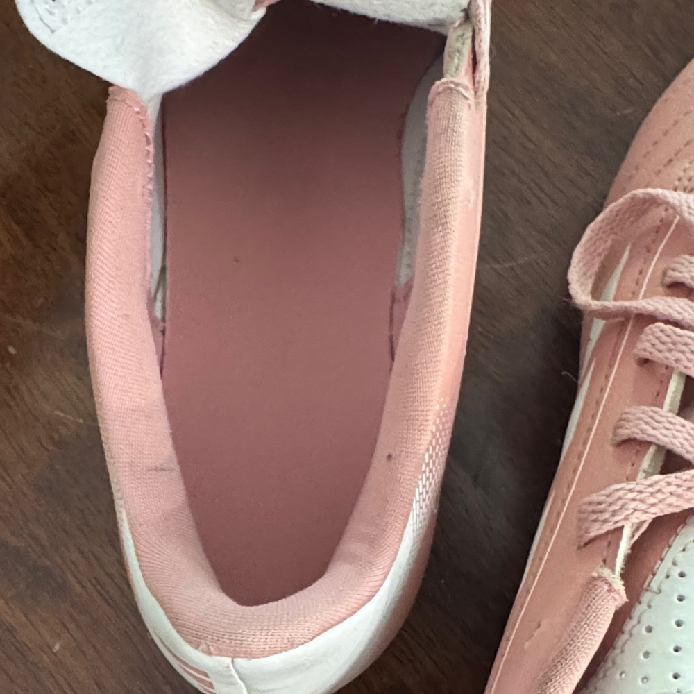Adidas Women's Blush Pink Soccer cleats - Picture 3 of 5